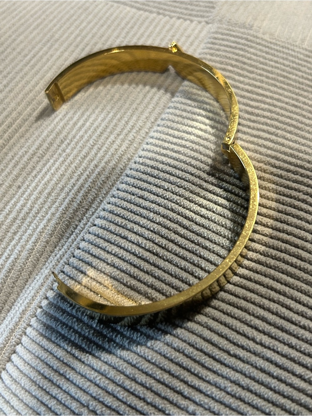 Gold and Black V-Shaped Bangle Bracelet - Picture 6 of 7